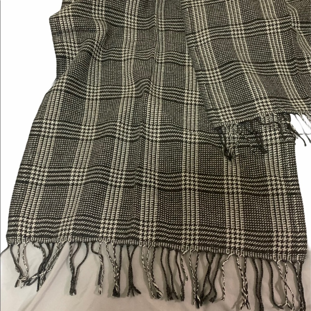 Uniqlo Patterned Heattech Scarf, NWOT